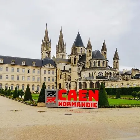 Апартаменты F3 Central, Bright And Quiet In