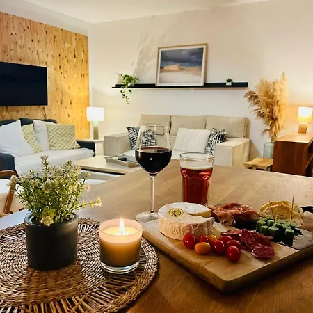 F3 Central, Bright And Quiet In Apartamento