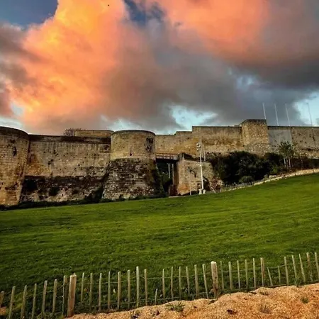 Апартаменты F3 Central, Bright And Quiet In