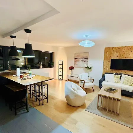 Apartment F3 Central, Bright And Quiet In *