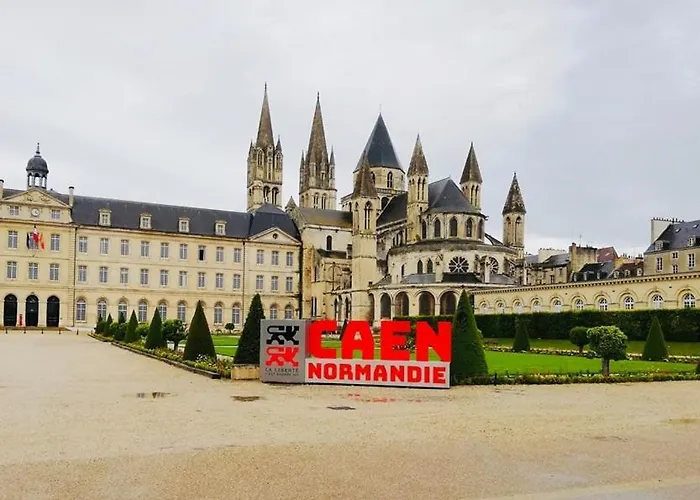 Апартаменты F3 Central, Bright And Quiet In