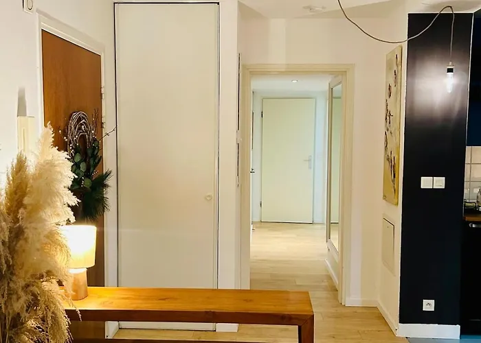 F3 Central, Bright And Quiet In * Кан